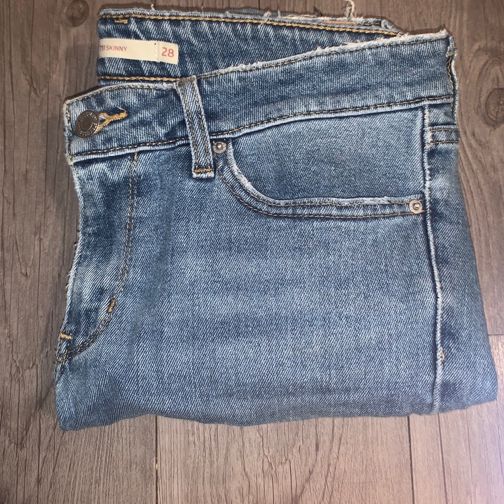 Light wash jeans with  raw cut